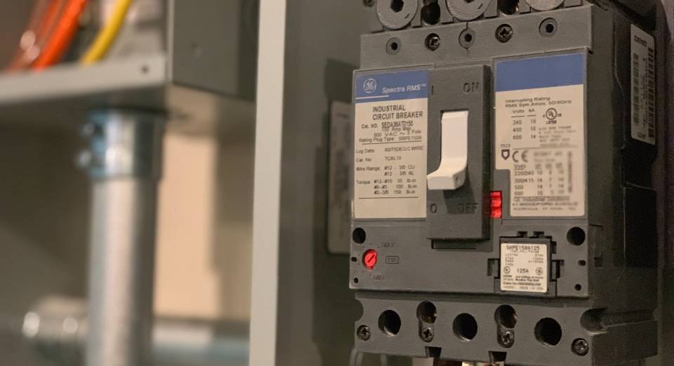 Industrial Circuit Breakers & Fuses